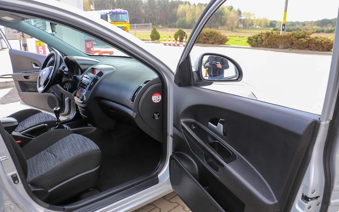 Kia Ceed cena 13900 przebieg: 214435, rok produkcji 2009 z Polanica-Zdrój małe 667